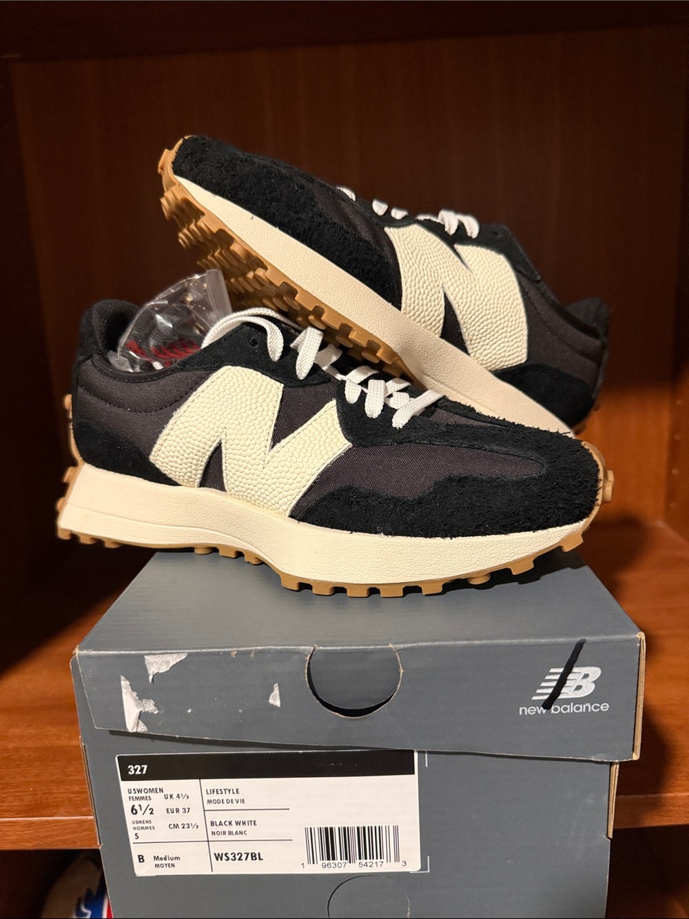 New Balance 327